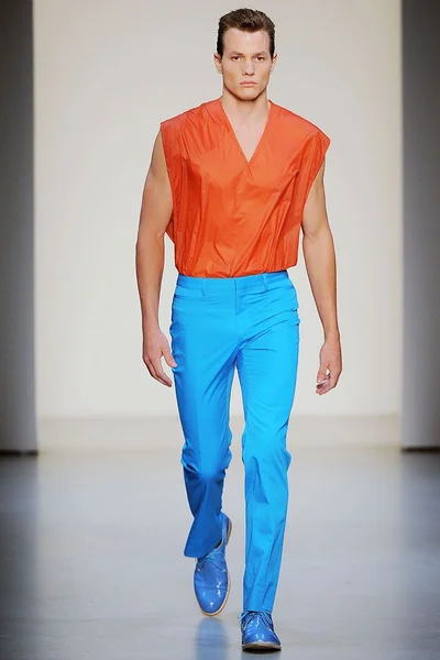 Look 32